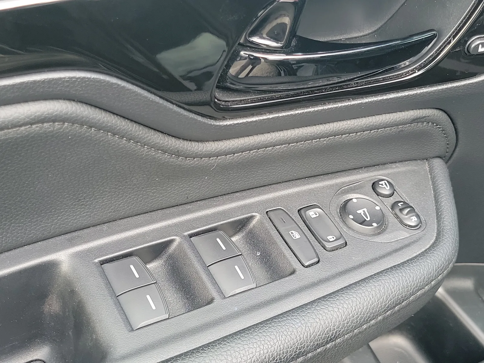 2025 Honda Odyssey Elite photo 16