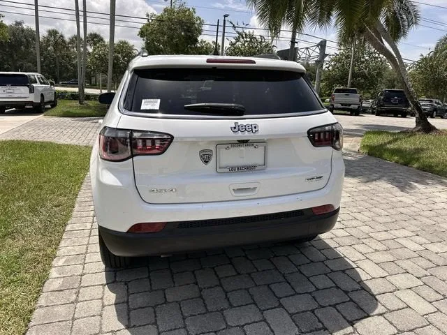 2024 Jeep Compass Latitude photo 35