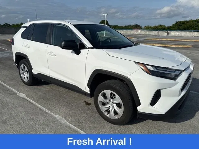 2024 Toyota RAV4 LE photo 12