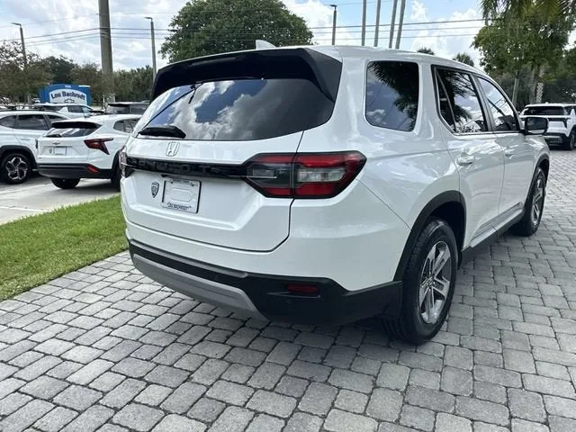 2023 Honda Pilot EX-L 8 Passenger photo 20