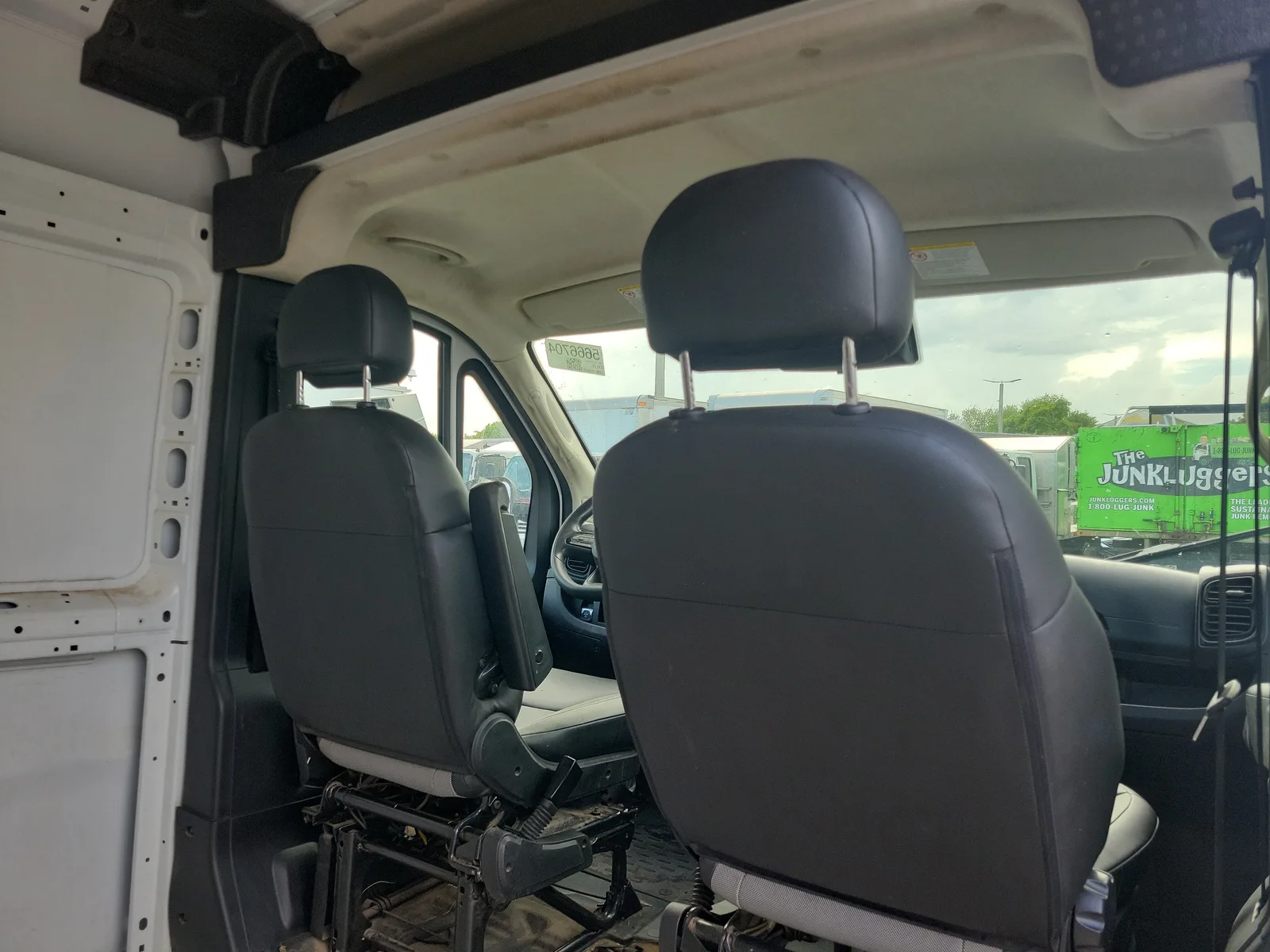 2024 RAM ProMaster Cargo Van Tradesman photo 8