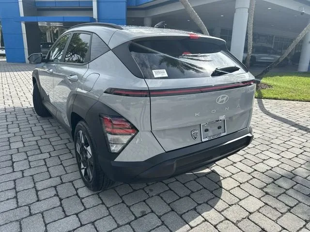 2025 Hyundai Kona SEL photo 12