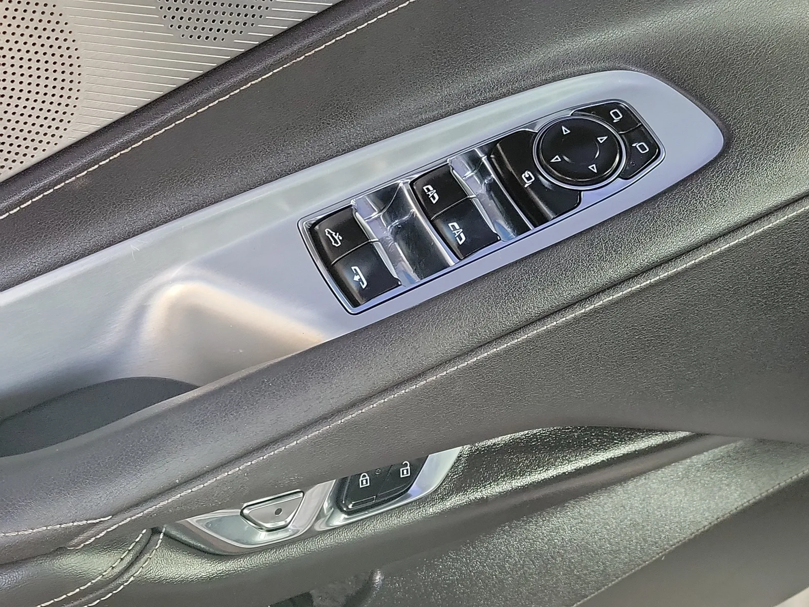 2024 Chevrolet Corvette Stingray 2LT photo 17