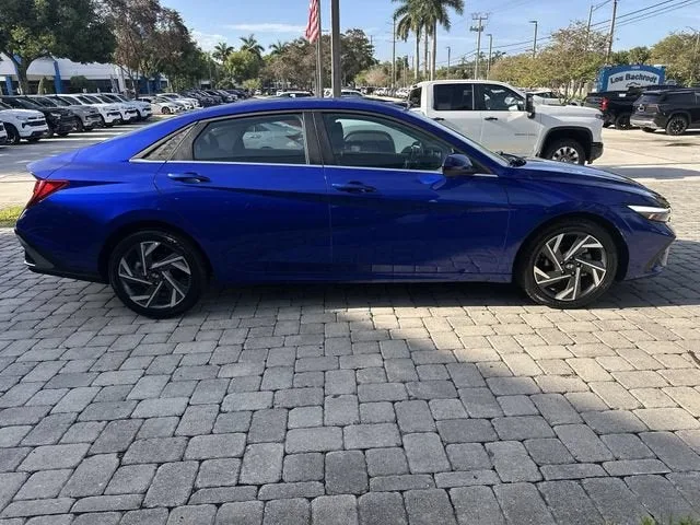 2025 Hyundai Elantra SEL Convenience photo 14