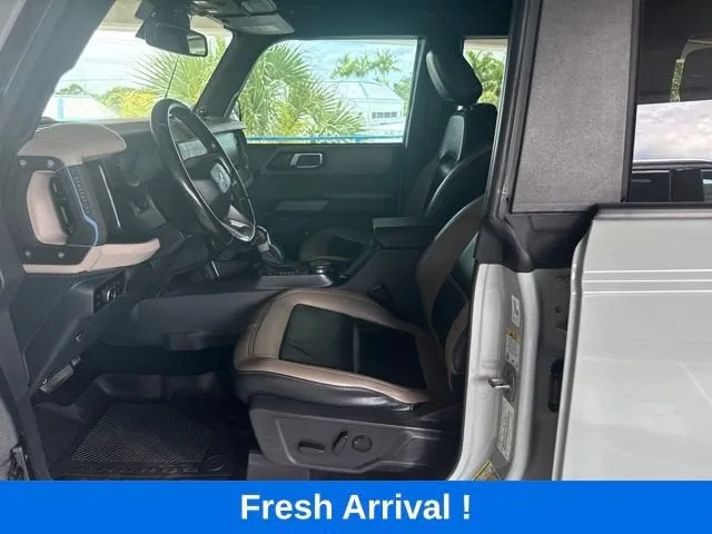 2023 Ford Bronco Base photo 2