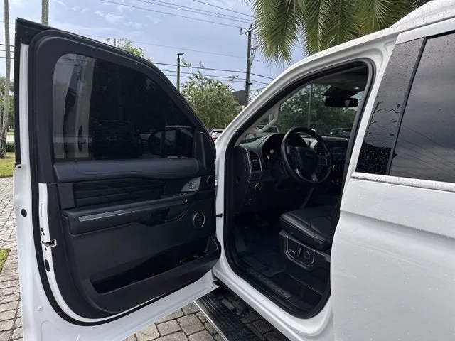 2020 Ford Expedition Platinum photo 22