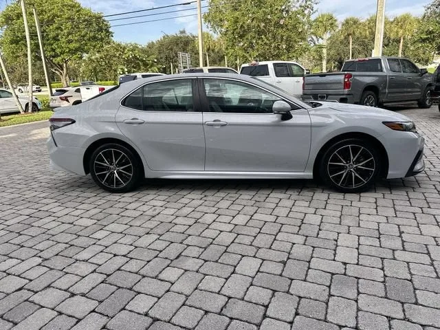2024 Toyota Camry SE photo 14