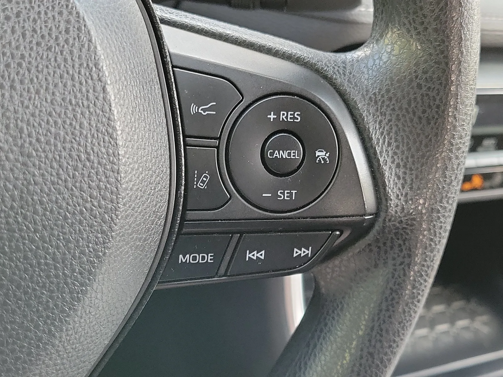 2023 Toyota RAV4 Hybrid XLE photo 29