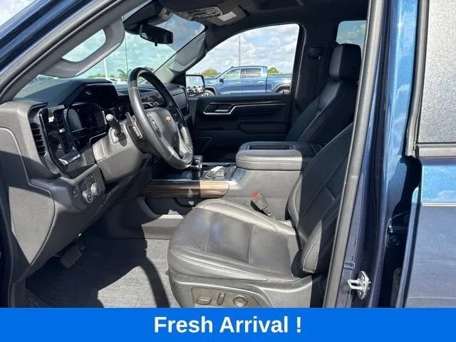 2022 Chevrolet Silverado 1500 LT photo 2