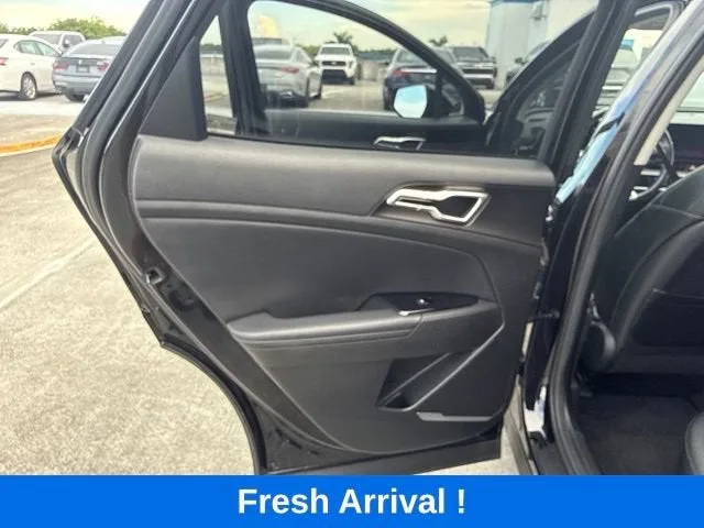 2023 Kia Sportage EX photo 12