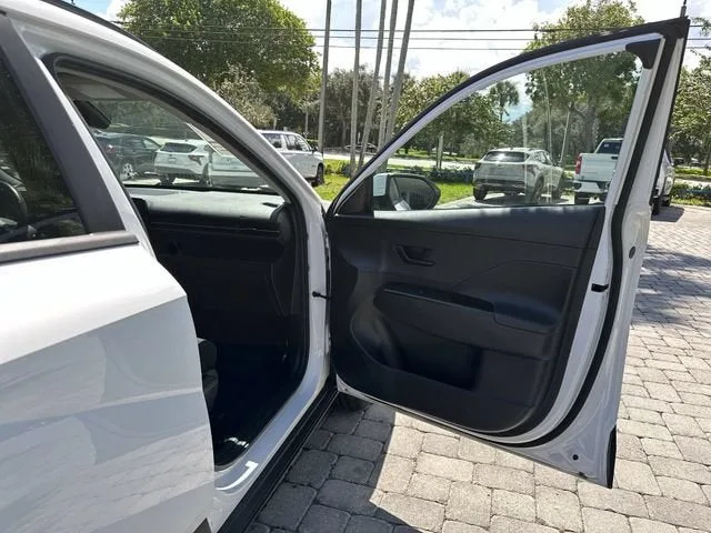 2025 Hyundai Kona SEL photo 23
