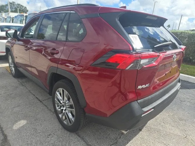 2020 Toyota RAV4 XLE Premium photo 6