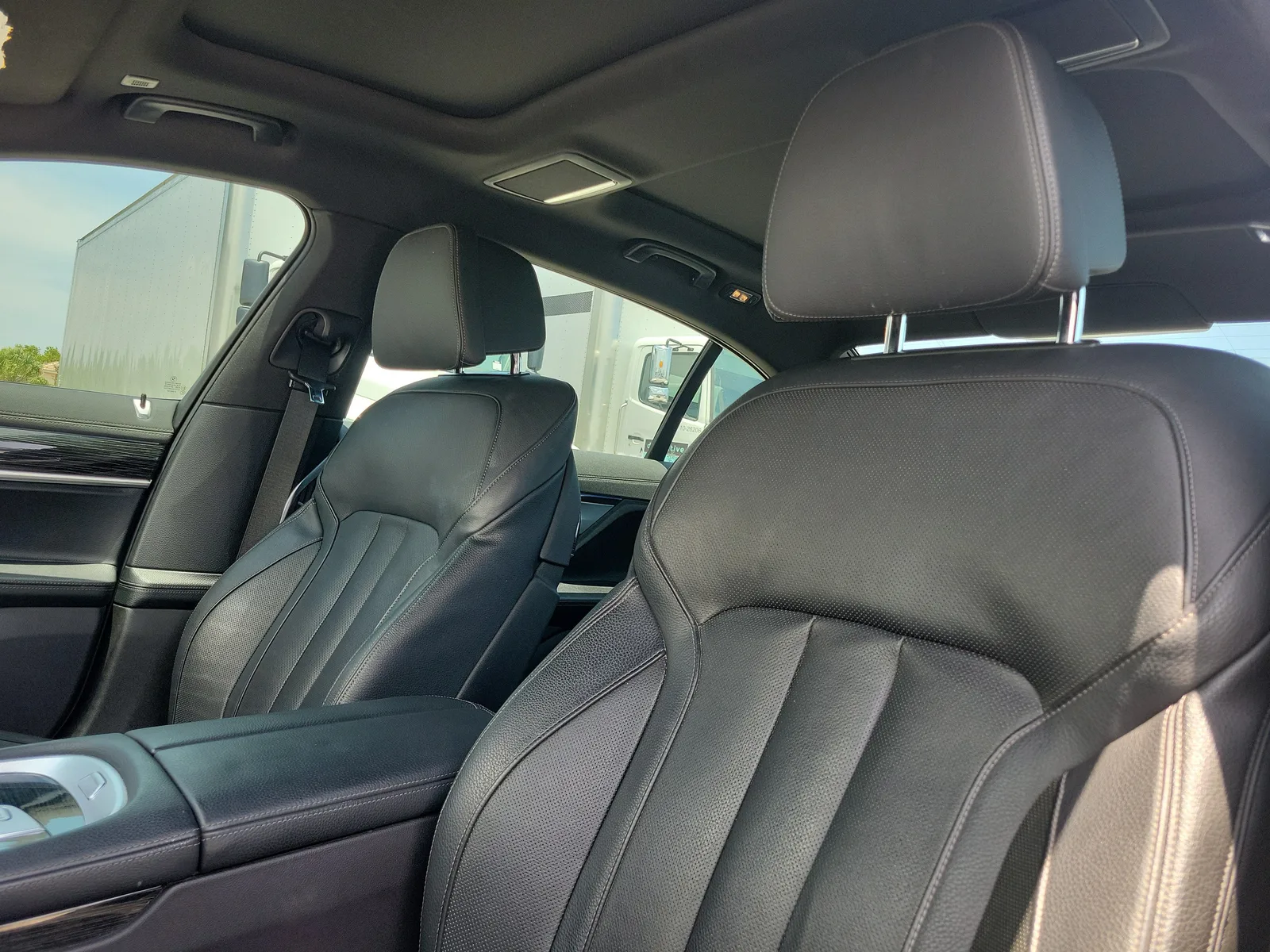 2022 BMW 7 Series 740i photo 22