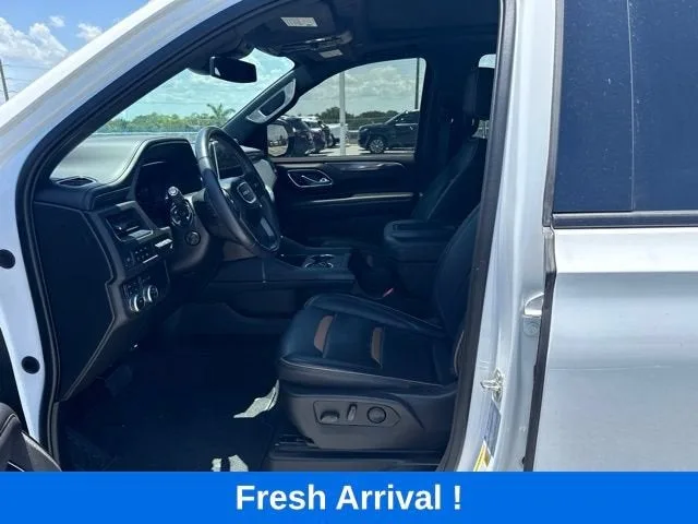 2023 GMC Yukon AT4 photo 2