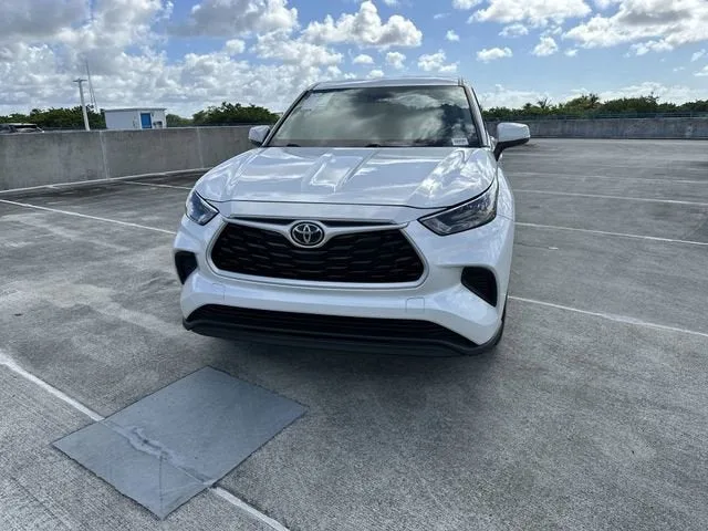 2023 Toyota Highlander L photo 20