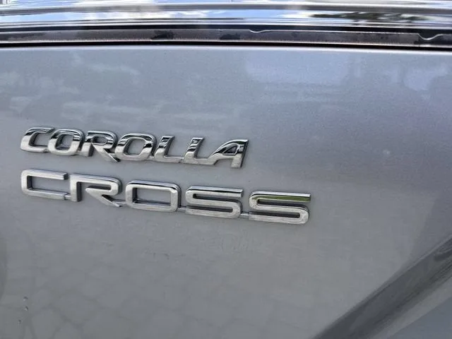 2023 Toyota Corolla Cross LE photo 37