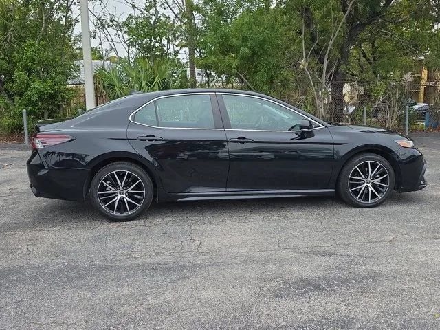2023 Toyota Camry SE photo 8