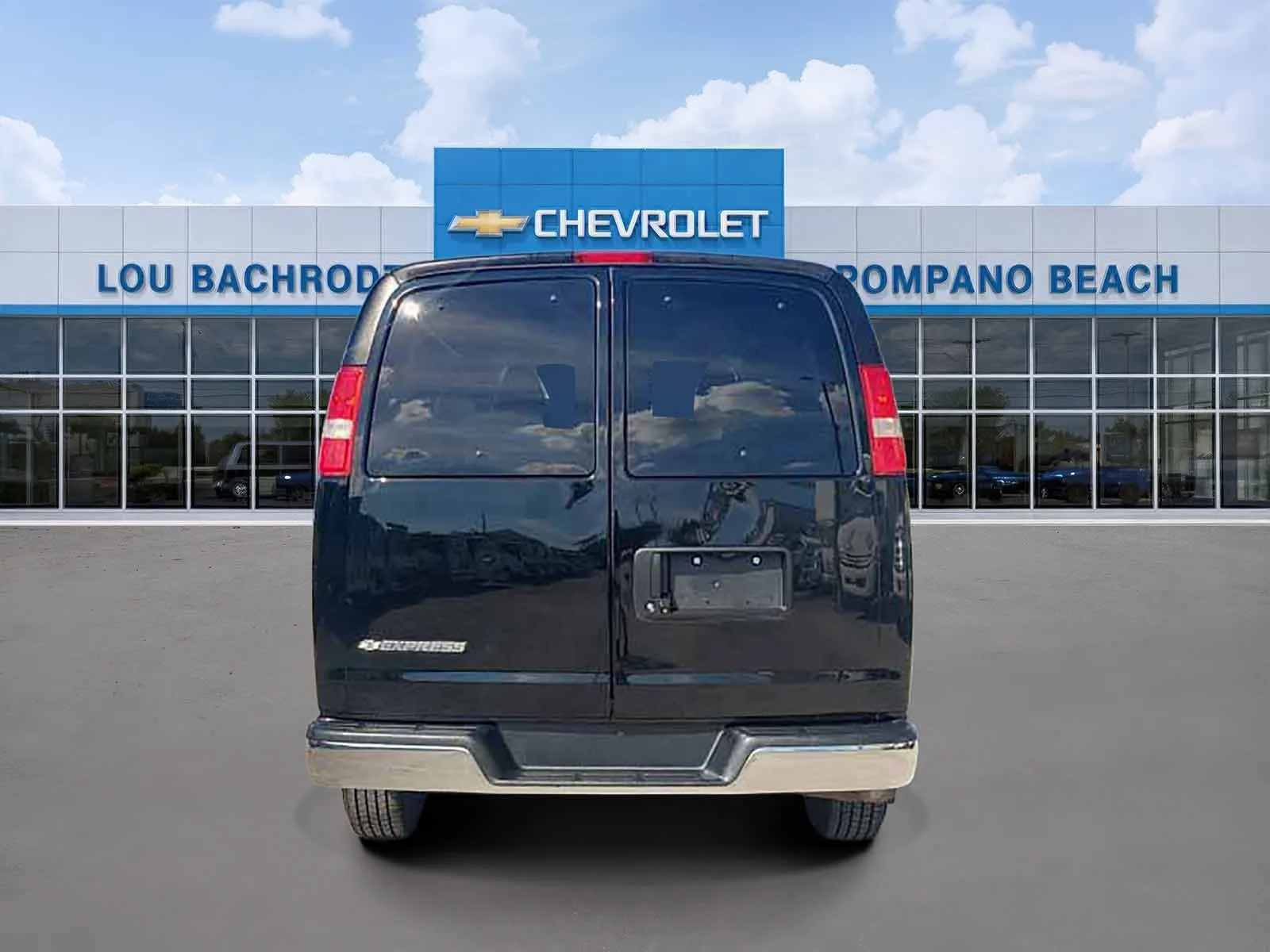 2018 Chevrolet Express Passenger 3500 LT photo 4