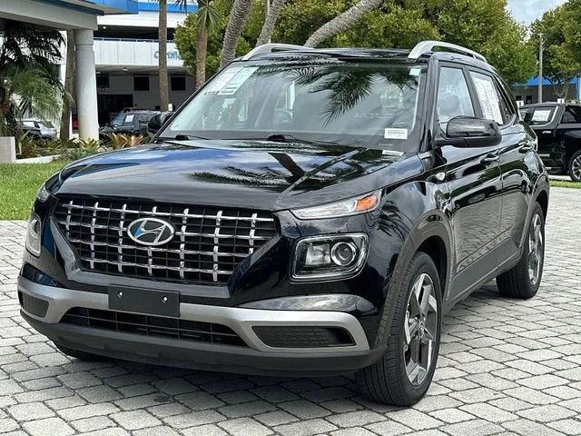 2025 Hyundai Venue SEL photo 19