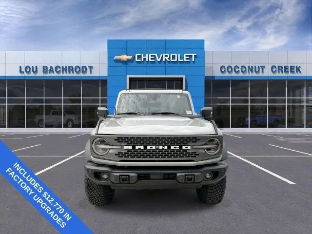 2023 Ford Bronco Base photo 3
