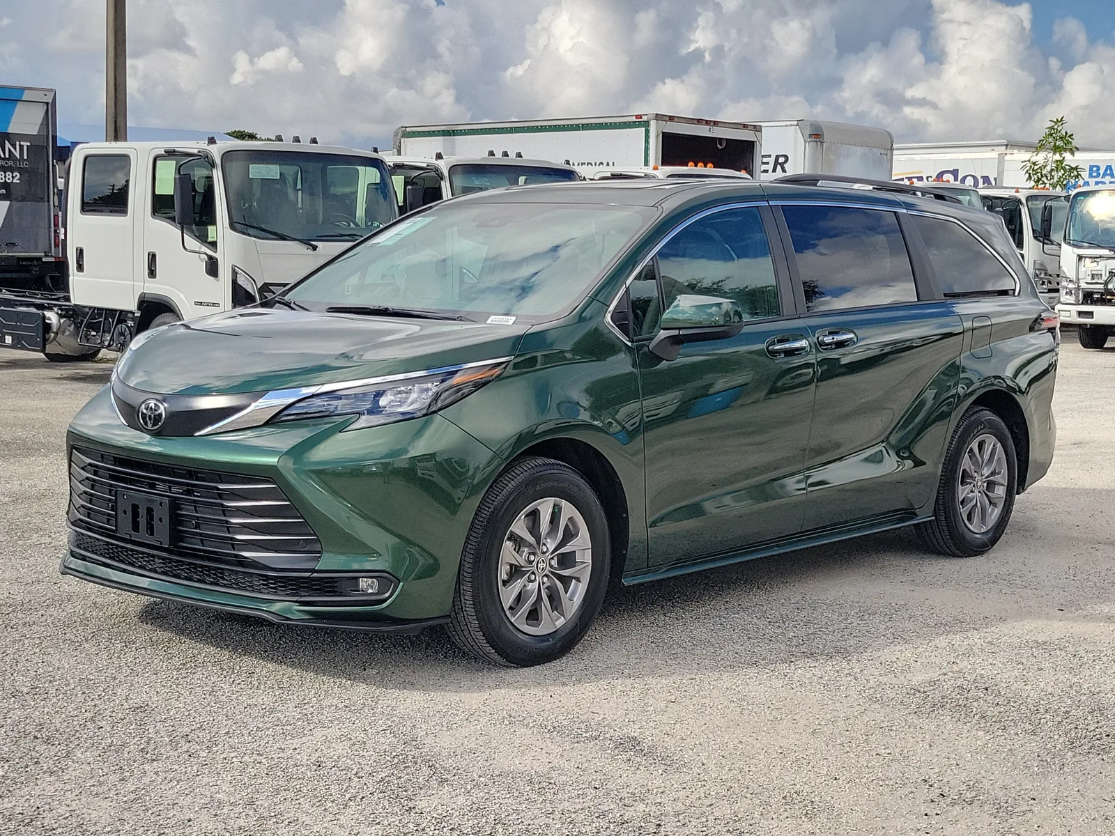 2026 Toyota Sienna XLE photo 7