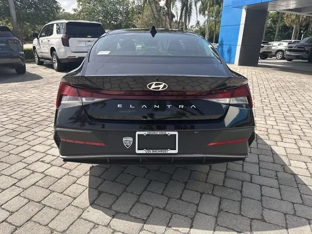 2024 Hyundai Elantra SEL photo 36