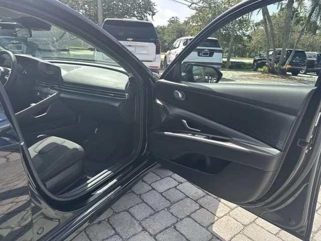 2024 Hyundai Elantra SEL photo 23