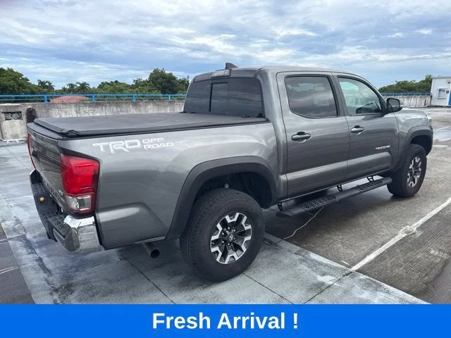 2017 Toyota Tacoma SR5 photo 14