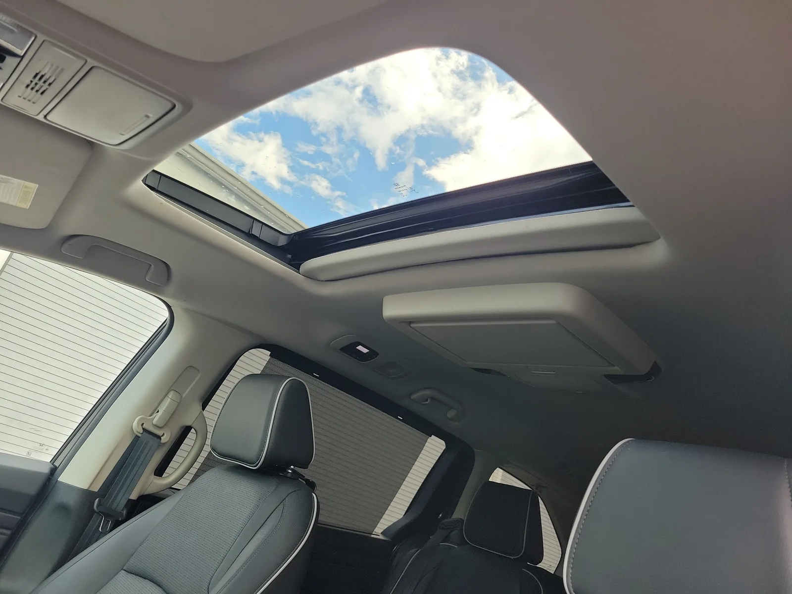 2025 Honda Odyssey Elite photo 14