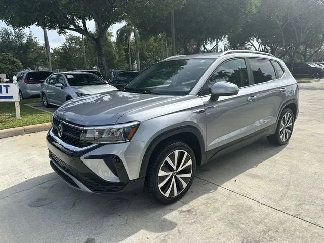 2024 Volkswagen Taos SE photo 16