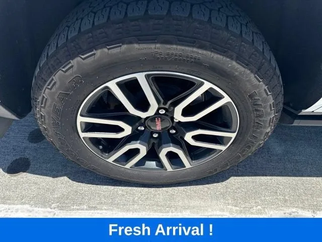 2023 GMC Yukon AT4 photo 25