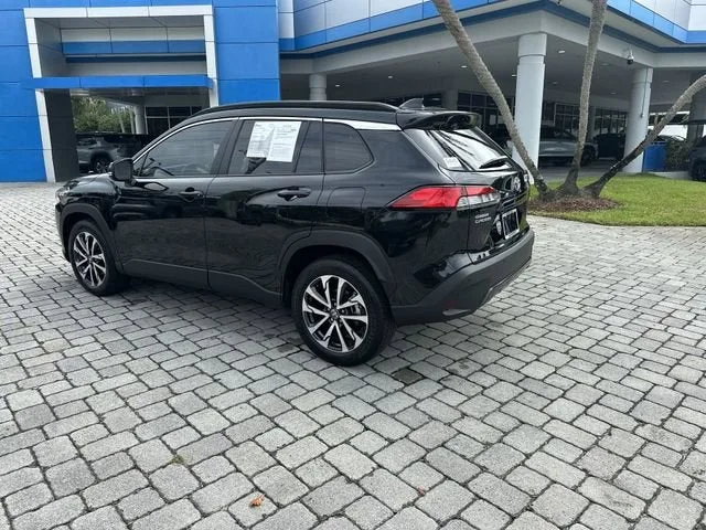 2025 Toyota Corolla Cross XLE photo 32
