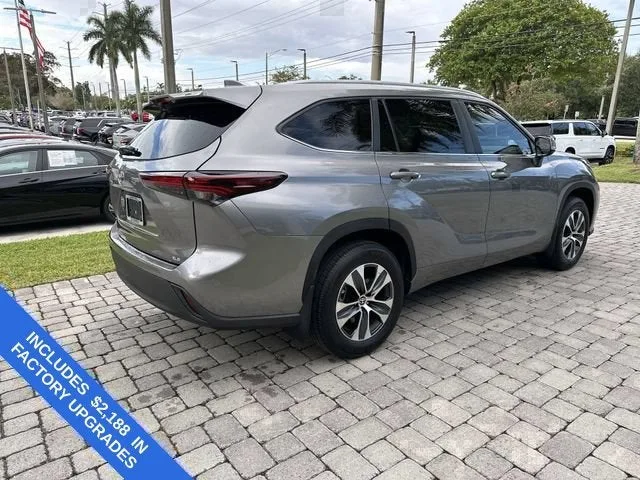 2025 Toyota Highlander LE photo 37
