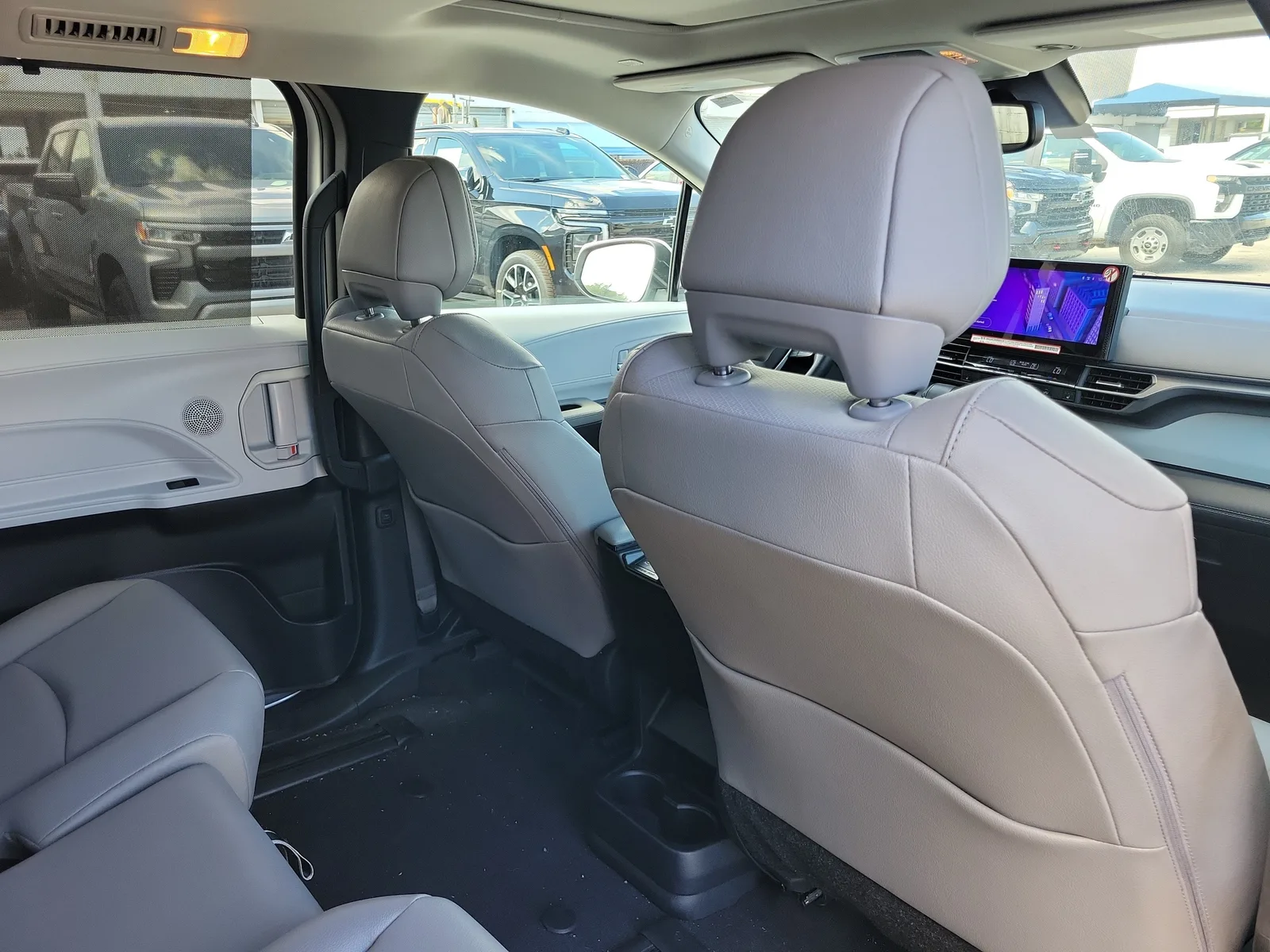 2025 Toyota Sienna XLE photo 8