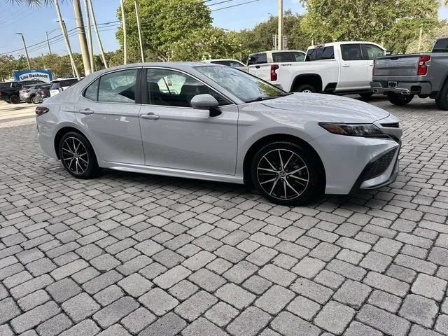 2024 Toyota Camry SE photo 15