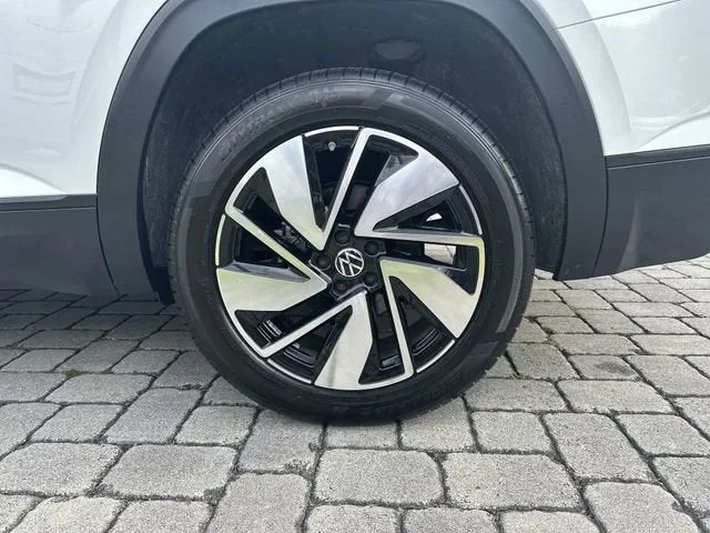2024 Volkswagen Atlas 2.0T SE w/Technology photo 11