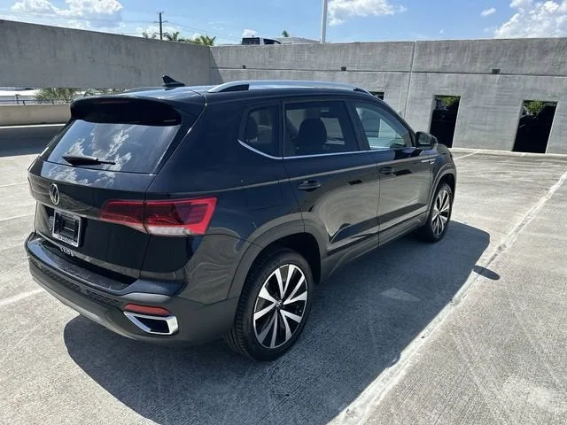 2024 Volkswagen Taos SE photo 16