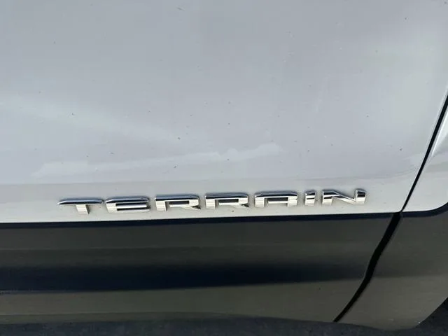 2024 GMC Terrain SLE photo 12