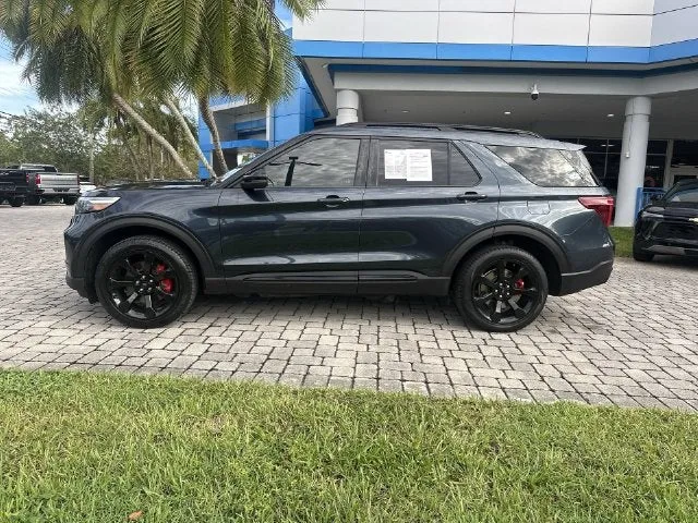 2023 Ford Explorer ST photo 32