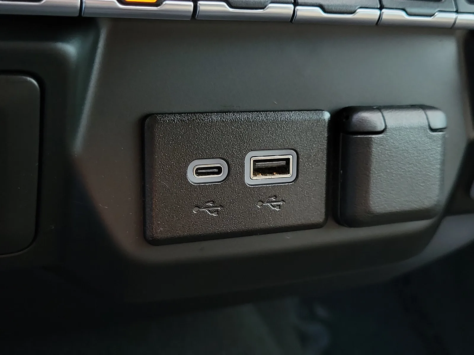 2025 Chevrolet Silverado 1500 Custom photo 28
