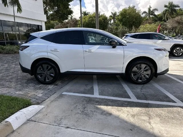 2025 Nissan Murano SL photo 14