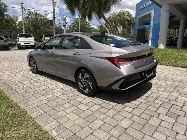 2025 Hyundai Elantra SEL Convenience photo 34