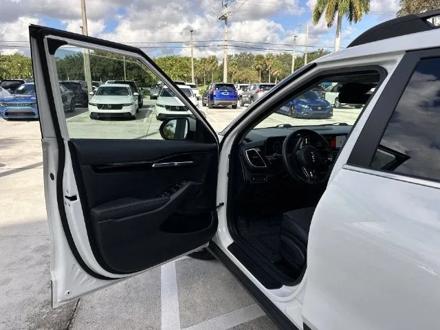 2024 Kia Seltos X-Line photo 22