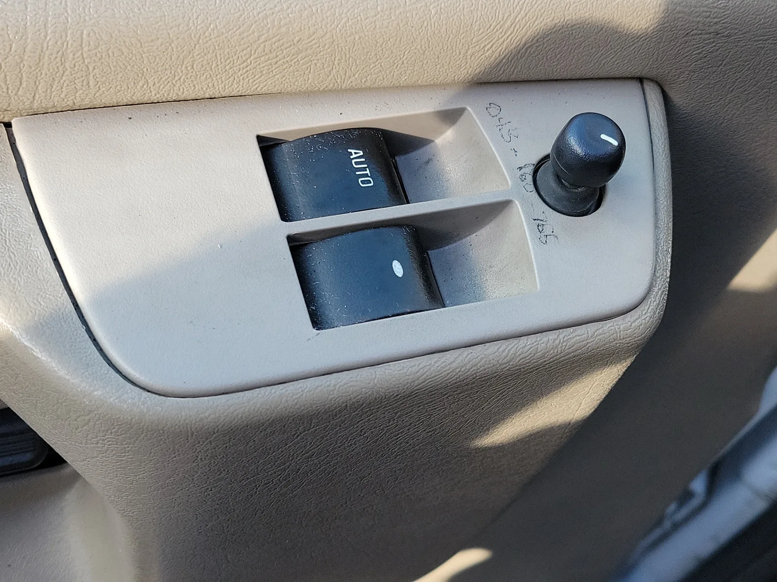2014 Chevrolet Express Passenger 2500 LS photo 22