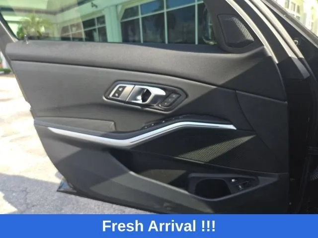 2023 BMW 3 Series 330e photo 11