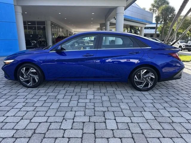 2025 Hyundai Elantra SEL Convenience photo 31