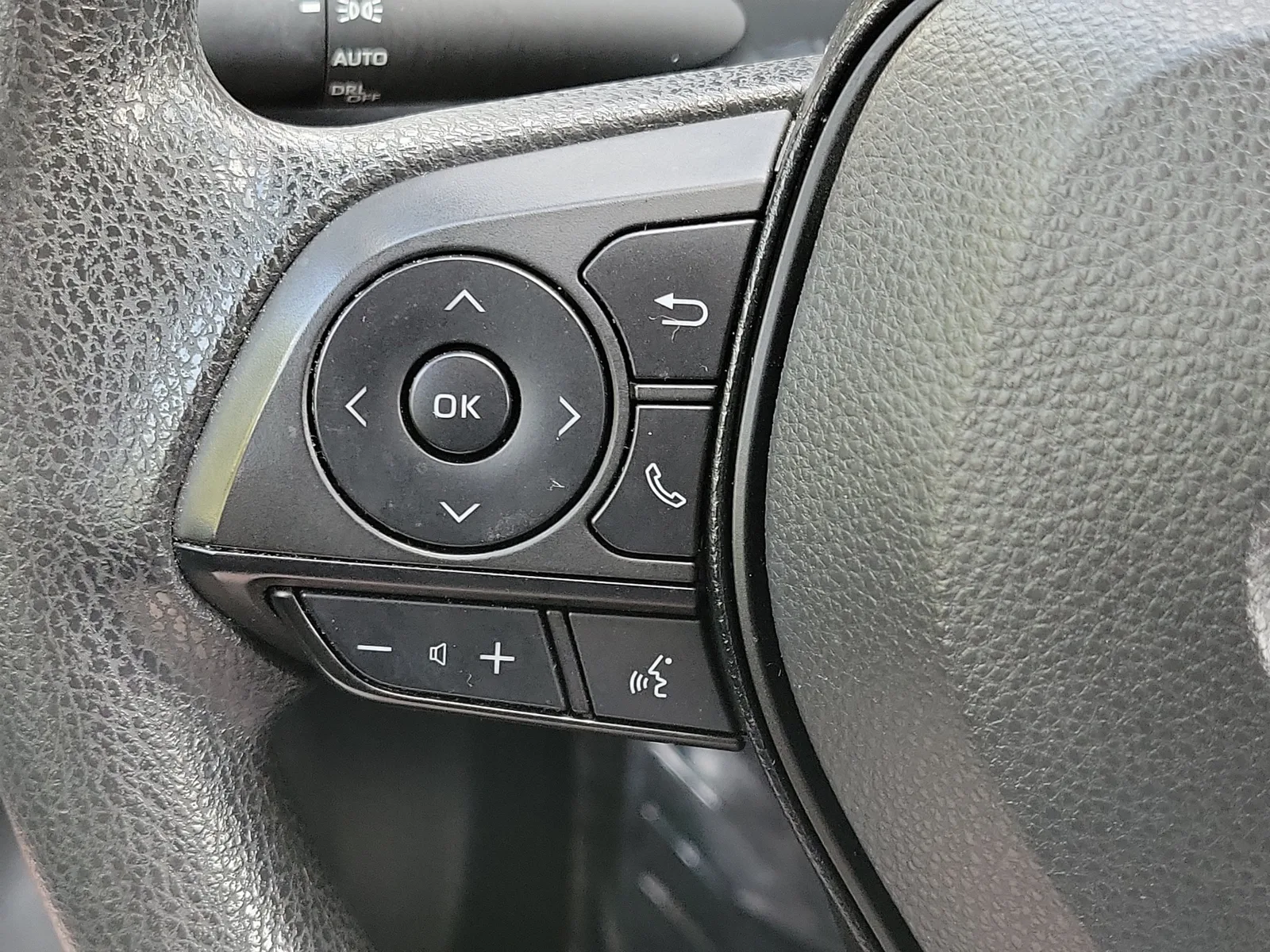 2023 Toyota RAV4 Hybrid XLE photo 28