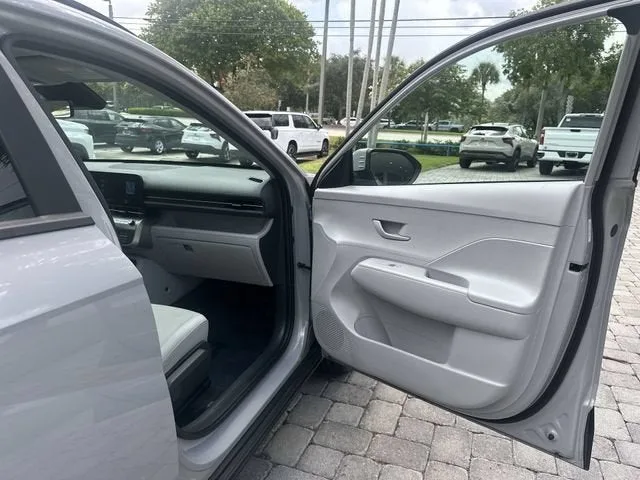2025 Hyundai Kona SEL photo 23