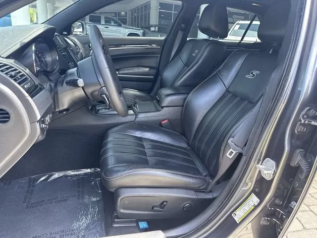2023 Chrysler 300 300S photo 30