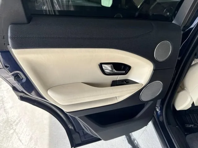 2019 Land Rover Range Rover Evoque HSE photo 14